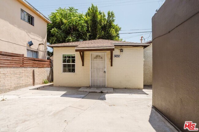 Foto del edificio - 5630 1/2 Craner Ave