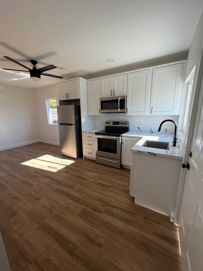 Foto del edificio - 619 Erica St