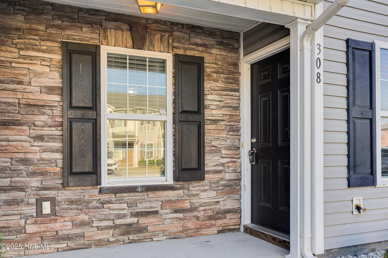 Foto principal - 308 Glen Cannon Drive