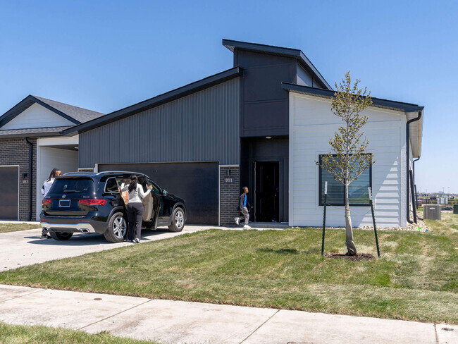 Building Photo - Rialto Townhomes