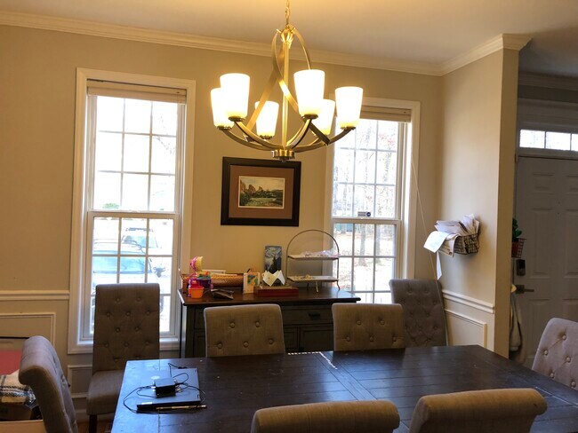 Comedor - 105 Dove St