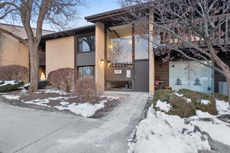 Building Photo - 6185 Pinewood Ct