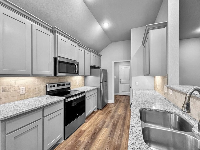 Building Photo - Move in Special - 1/2 off 2nd full month of rent