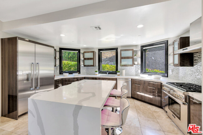 Building Photo - 2625 Hargrave Dr