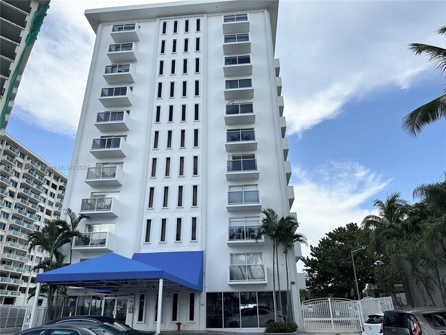 Foto del edificio - 5313 Collins Ave