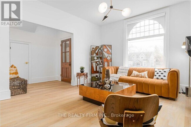 Photo du bâtiment - 304 Oxford St E