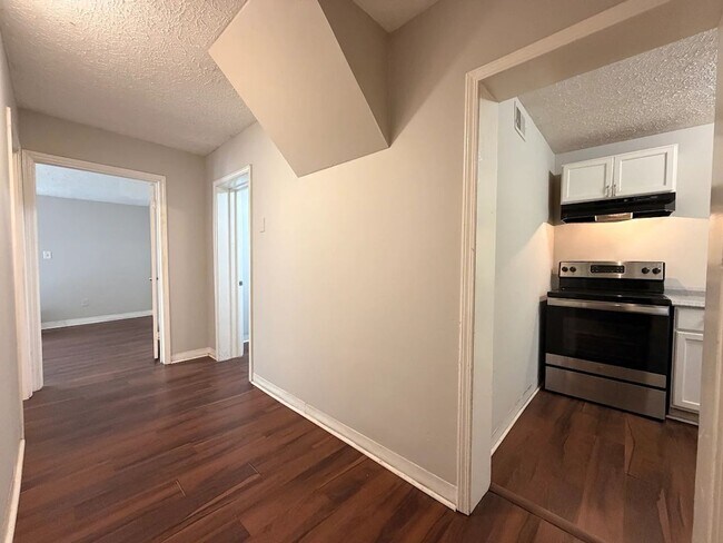 Foto del edificio - 4880 Hale Rd