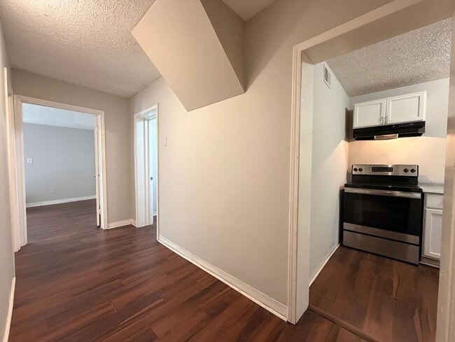 Building Photo - 4880 Hale Rd