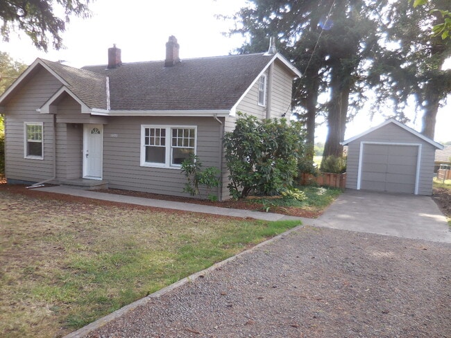 Building Photo - 16093 SW Roy Rogers Rd