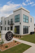 Building Photo - 3535 Knight Ln