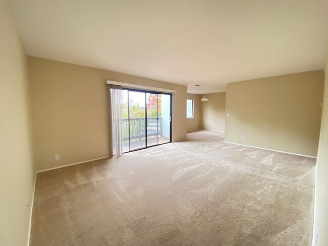 Building Photo - Benicia Highlands Community, 2 bedroom Ups...