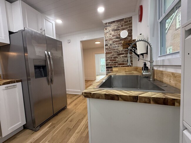 Foto del edificio - 681 Angier Ave NE