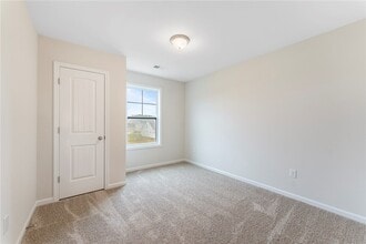 Building Photo - 105 Weaver Way