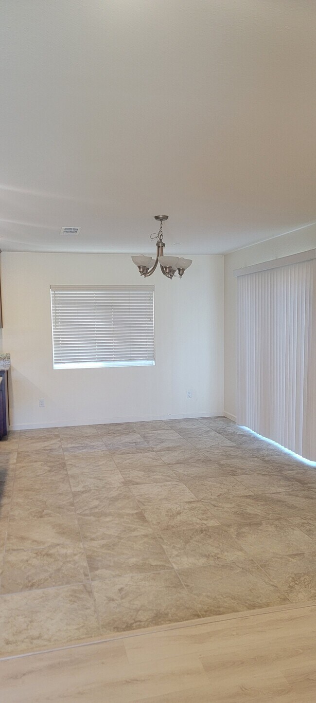 Building Photo - 2685 W McComb Ave