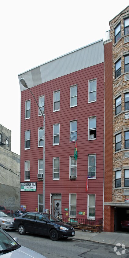 Building Photo - 154 Huron St