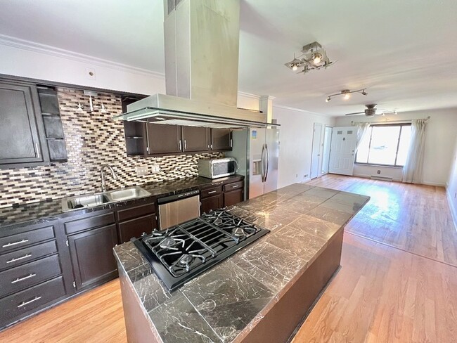 Building Photo - Maderia Ranch with Finished Basement!