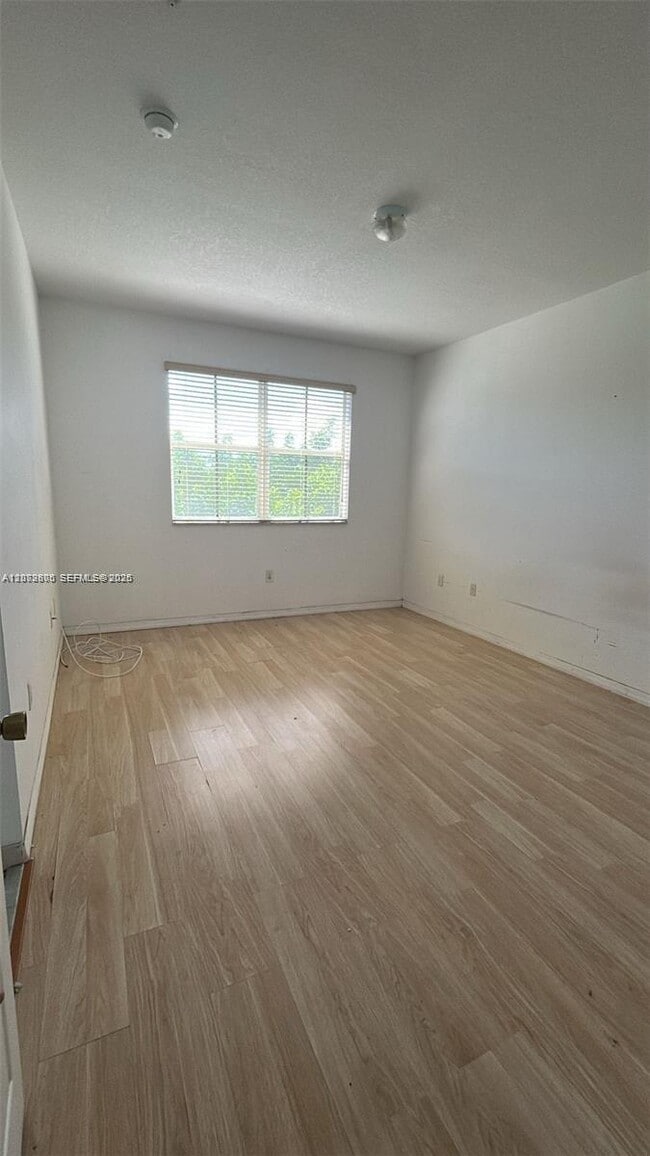 Building Photo - 937 SW 143rd Ave