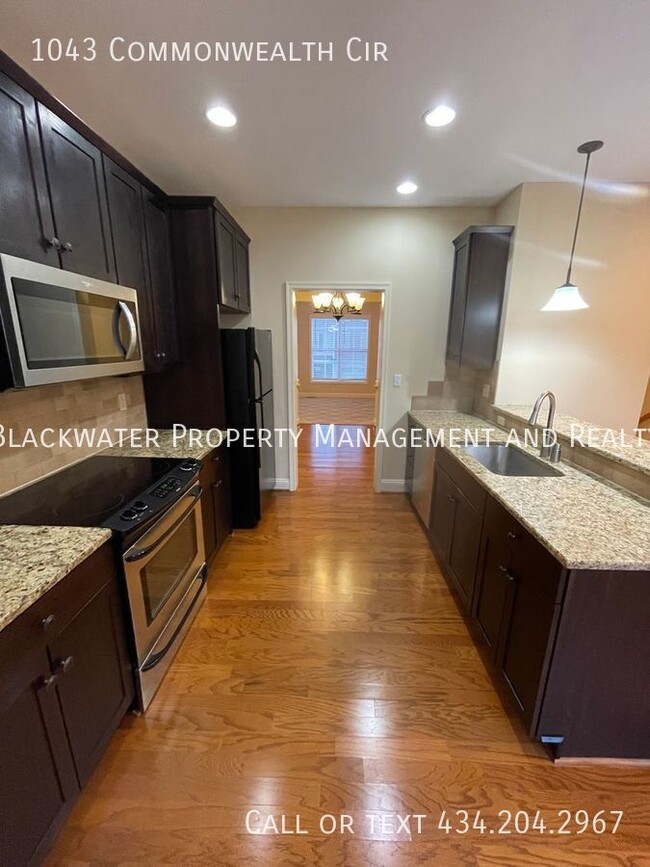 Building Photo - 1043 Commonwealth Cir