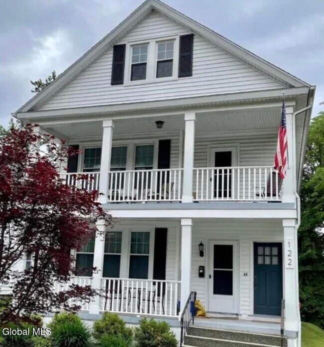 Building Photo - 122 Pinewoods Ave