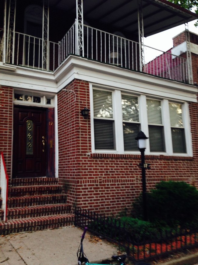 Front of the house - 17 Ludlam Pl