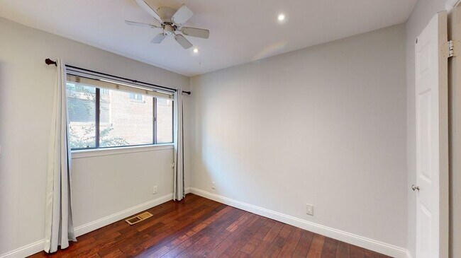 Foto del edificio - 3240 Grace St NW