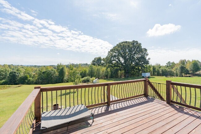 Foto del edificio - READY NOW!   Harrison Home with Finished Basement & Scenic Views