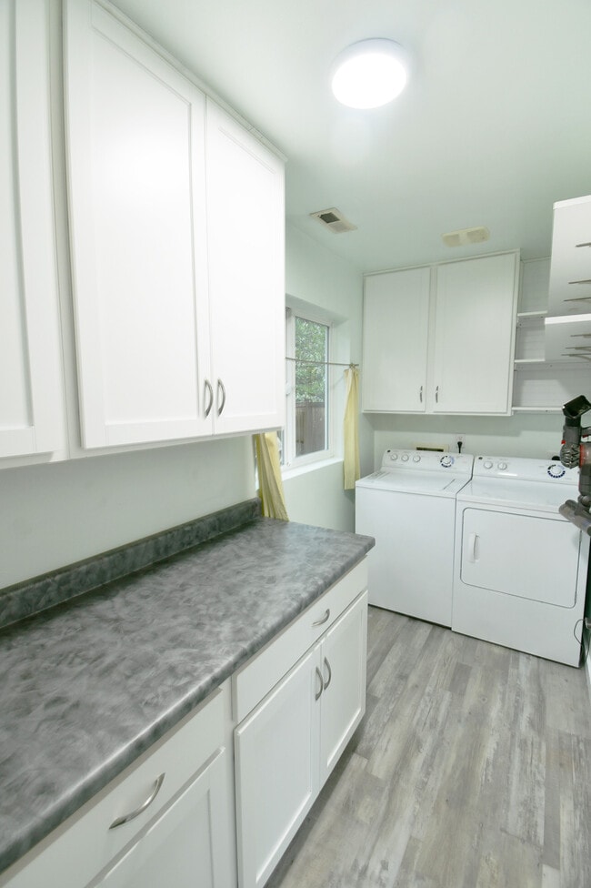 Foto del edificio - 2430 106th Dr SE