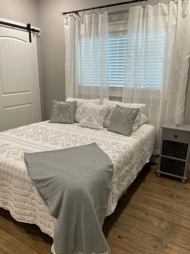 Foto del edificio - 1078 Cedar Ln