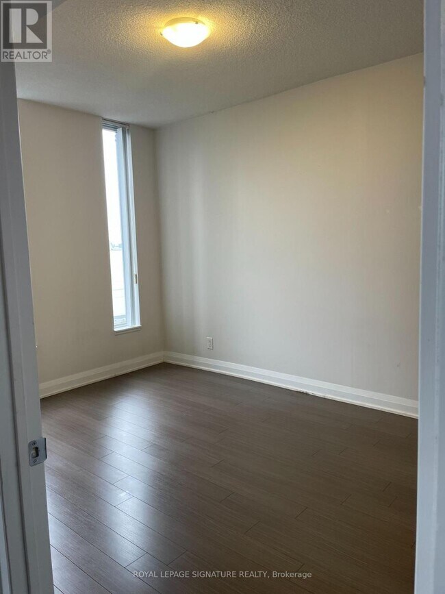 Photo du bâtiment - 85 The Donway W