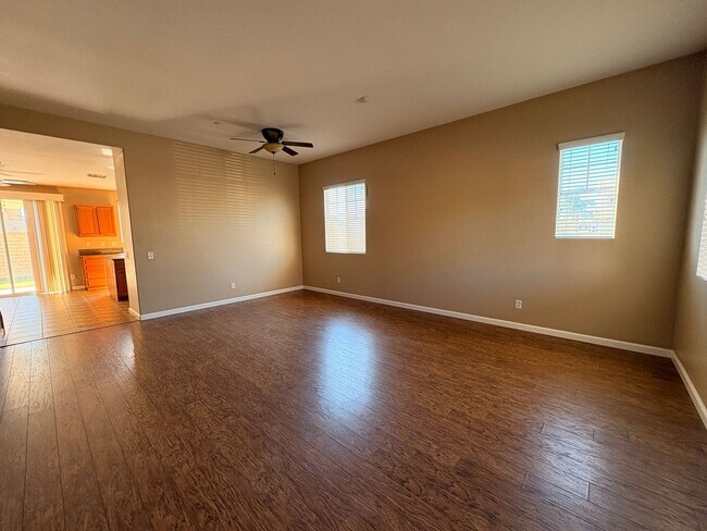 Foto del edificio - ***Just Reduced!!! 4 Bedroom, 2.5 Bathroom Home located in Fontana, CA!