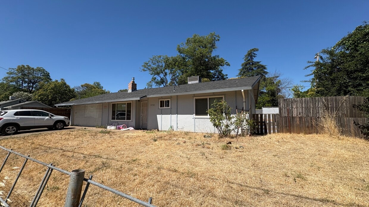 Primary Photo - 2732 Spencer Ave