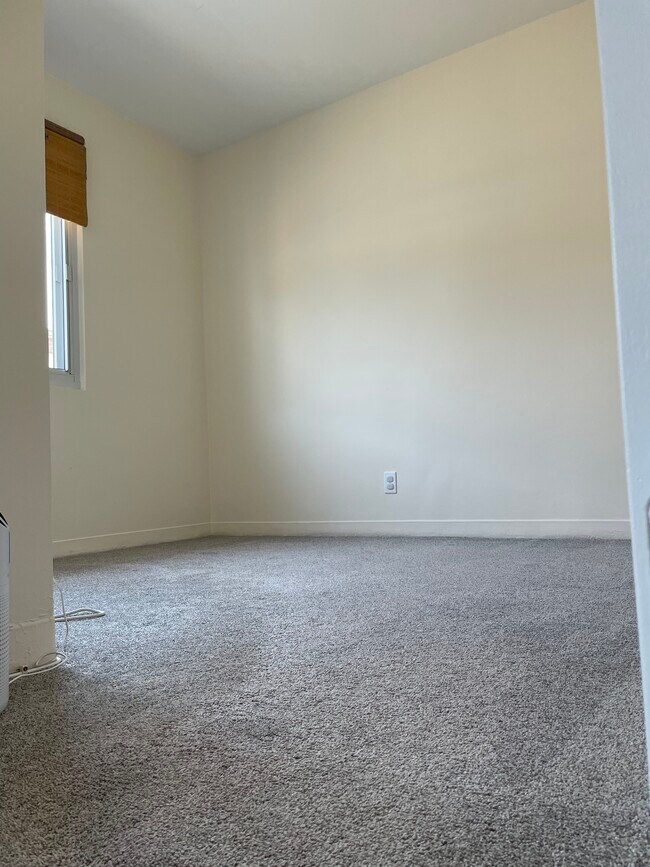 Building Photo - 8710 Delgany Ave