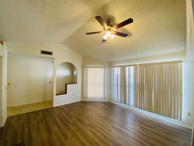 Foto del edificio - 1545 E Laurel Ave