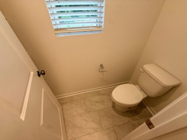 Foto del edificio - Brand New Townhome in Highland Creek Area!