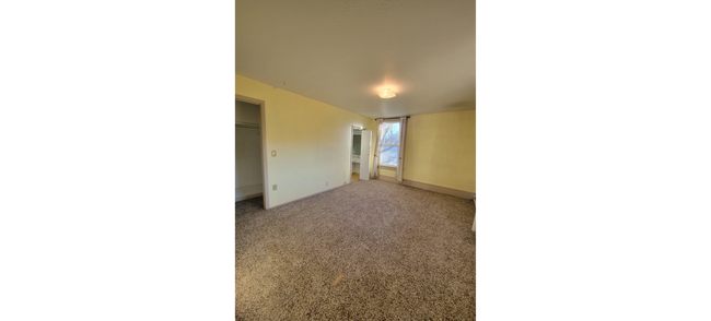 Building Photo - Secluded Country Living