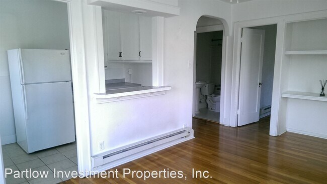 Building Photo - 550 500 E