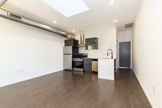 Building Photo - 620 Diamond St