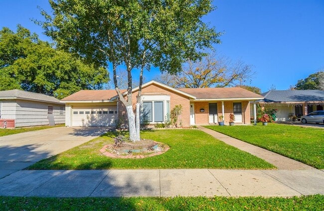 Building Photo - 7950 Ridgeview Dr