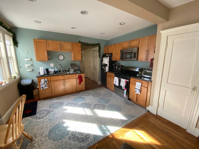 Photo - 254 Belgrade Ave Apartment