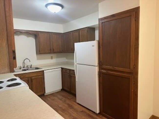 Building Photo - Spacious 2 bed, 1 bath