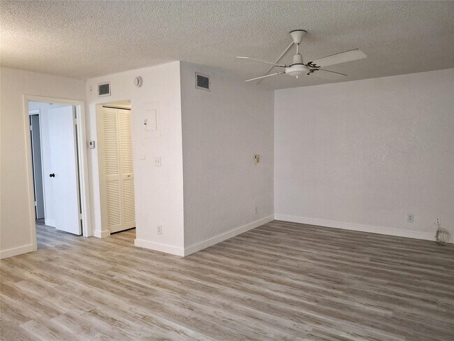 Foto del edificio - 4128 NW 88th Ave