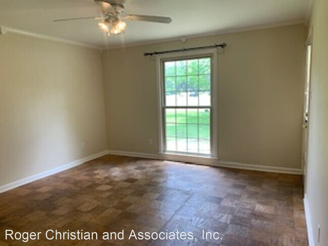 Building Photo - 3 br, 1.5 bath House - 900 Willow Drive