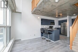 Building Photo - 1029 King St W