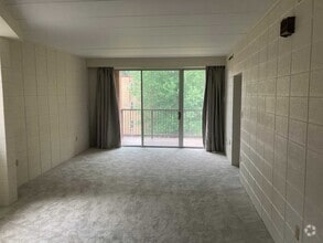Building Photo - 900 #11 Brightwood Mnr