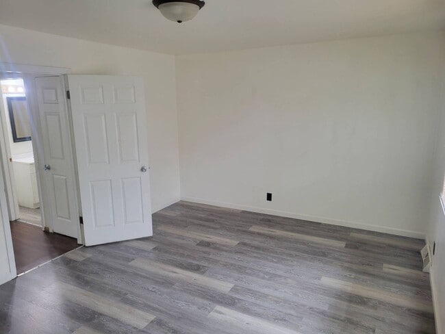 Building Photo - 6910N43rdM(723)