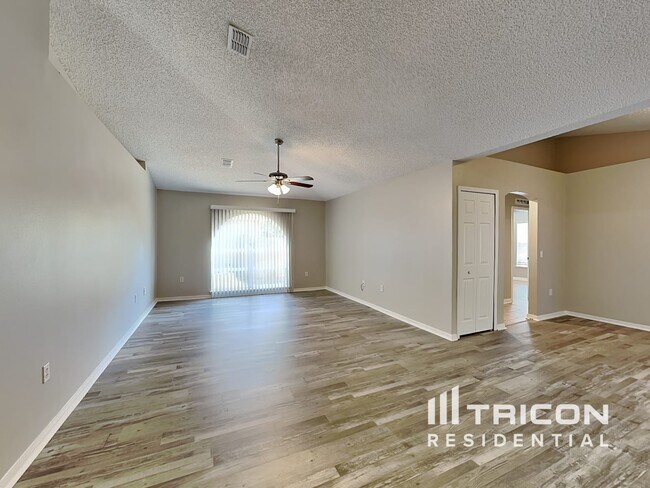 Building Photo - 1670 Ridgemoor Dr