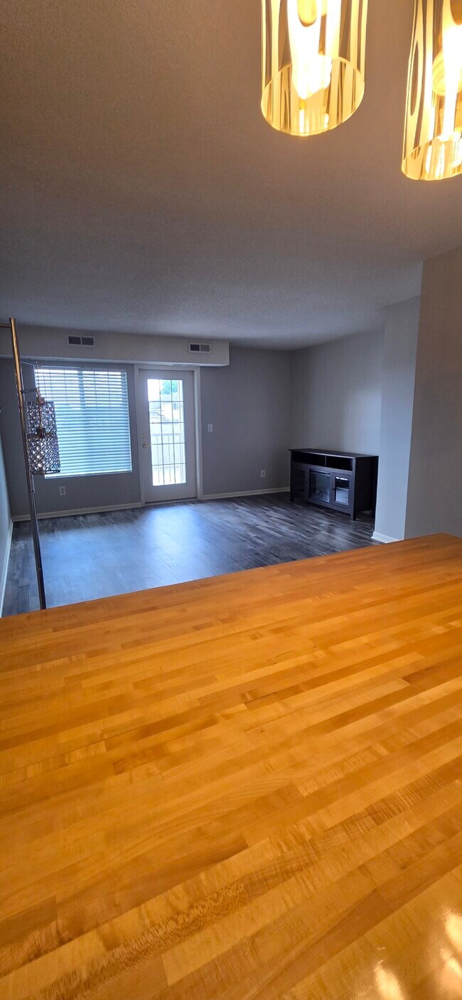 Foto del edificio - 861 37th Ave NW