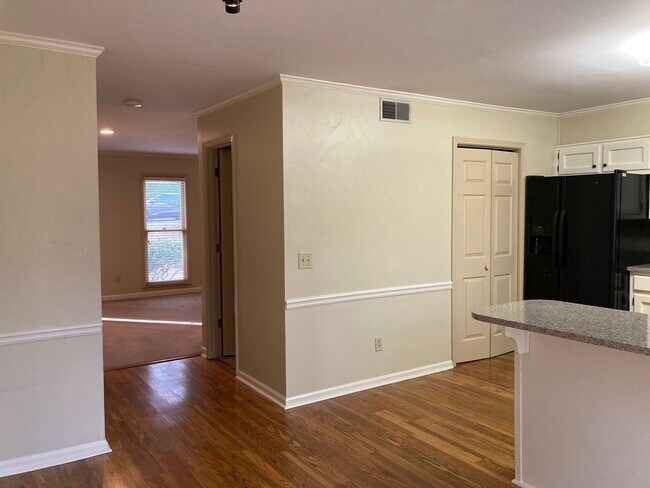 Foto del edificio - 771 N Parkwood Rd