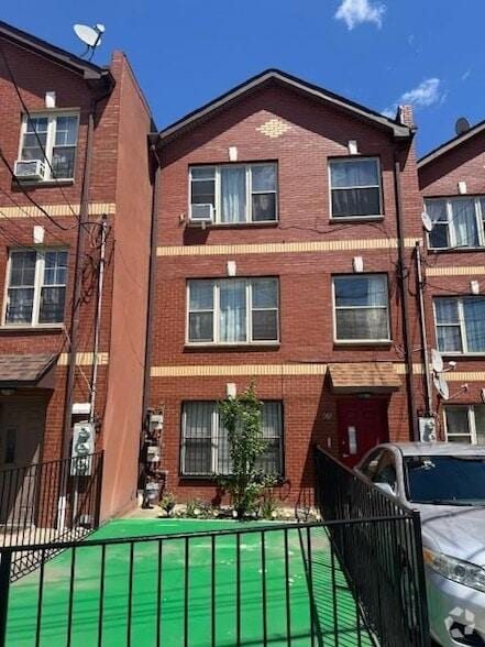 Building Photo - 769 Fountain Ave