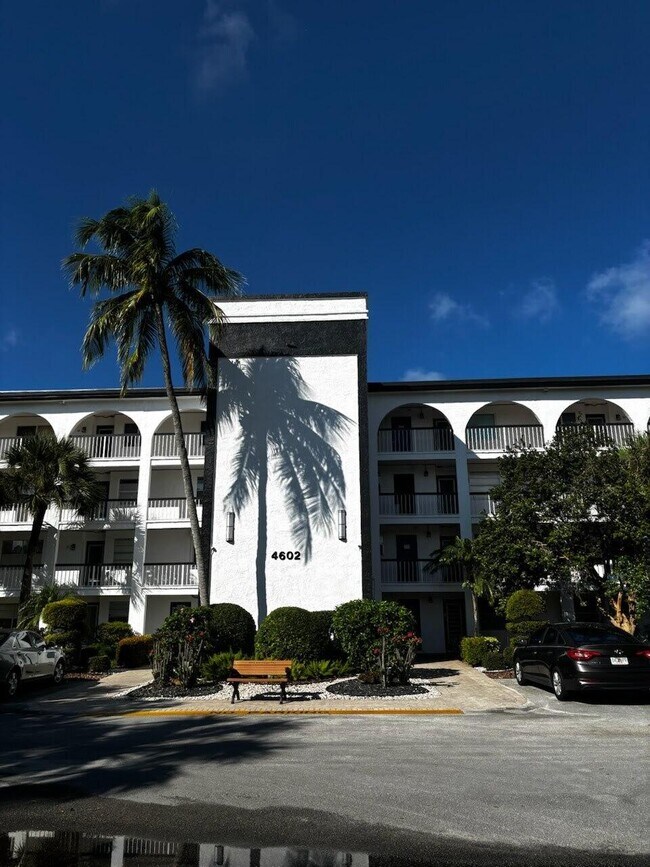 Building Photo - 4602 Martinique Way